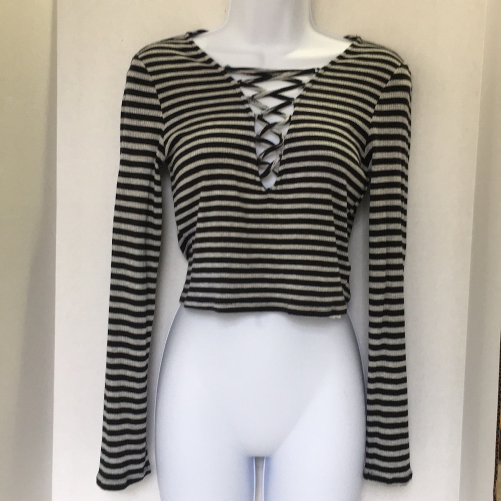 Forever 21, size L crop top black and grey